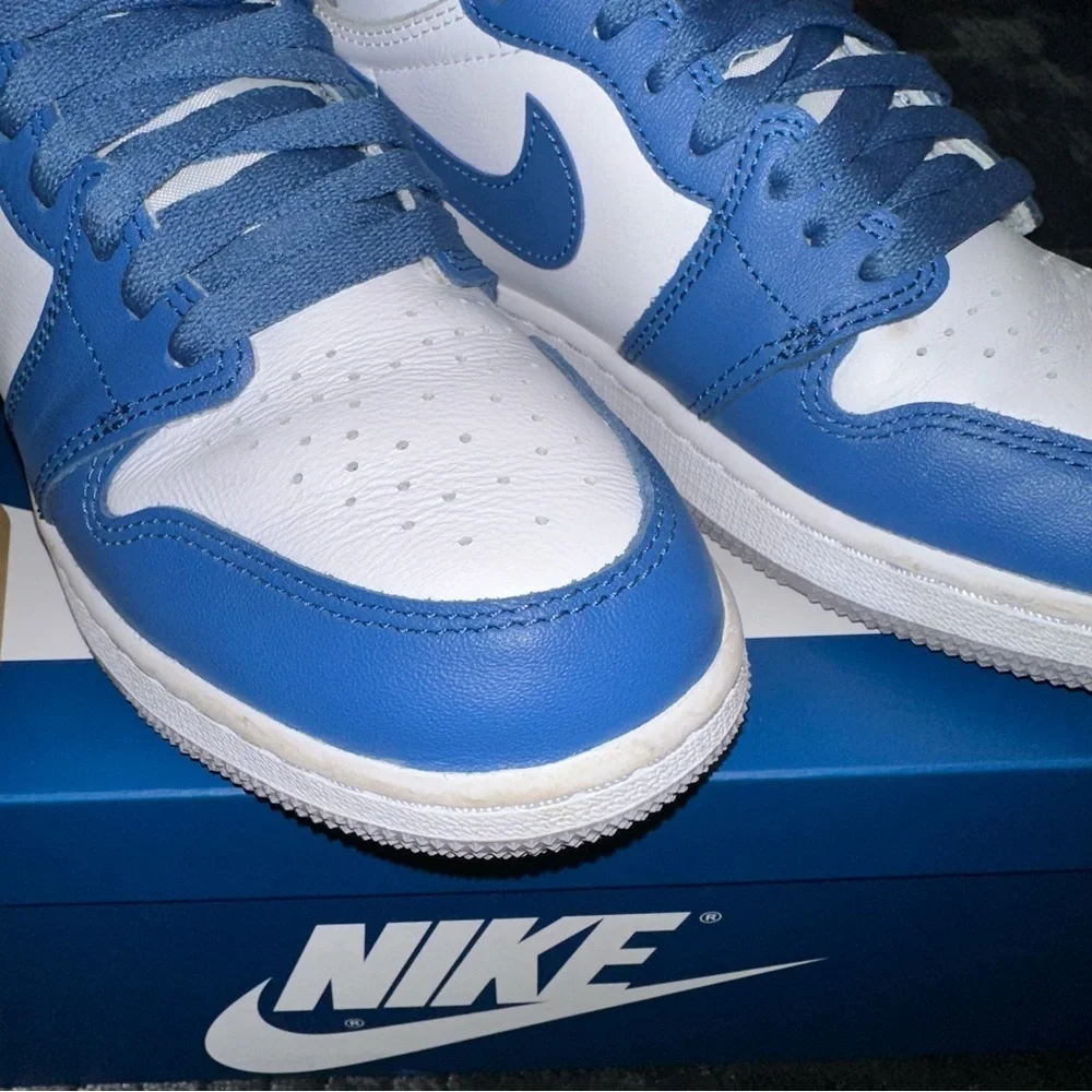 AIR JORDAN 1 RETRO HIGH OG FD1437 410 TRUE BLUEWHITE-CEMENT GREY VRAI BLEU/GRIS